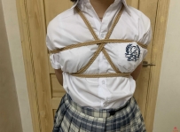 00后大学生捆绑紧缚滴蜡，黑丝性感+JK制服，哪个好看？